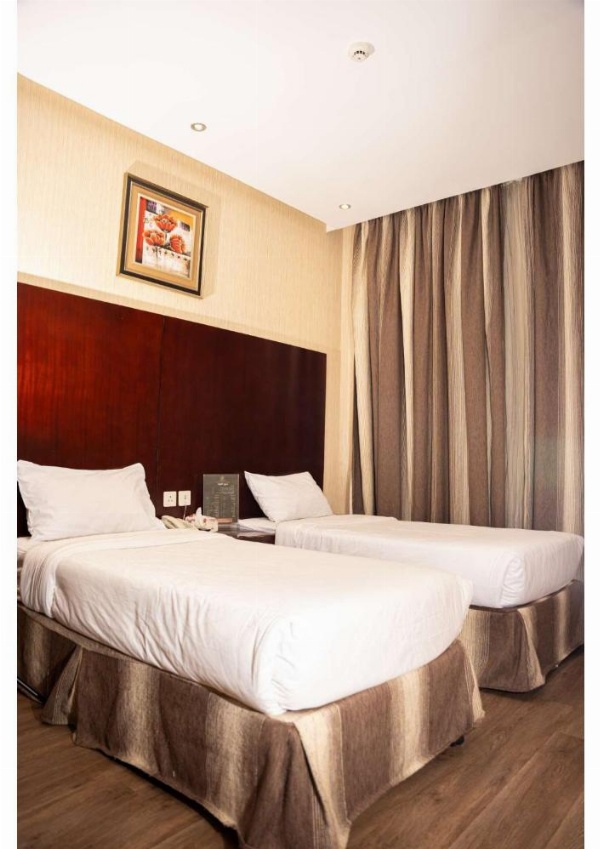1 Land Premium Hotel image 11