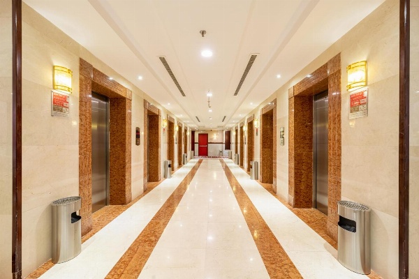 1 Land Premium Hotel image 4