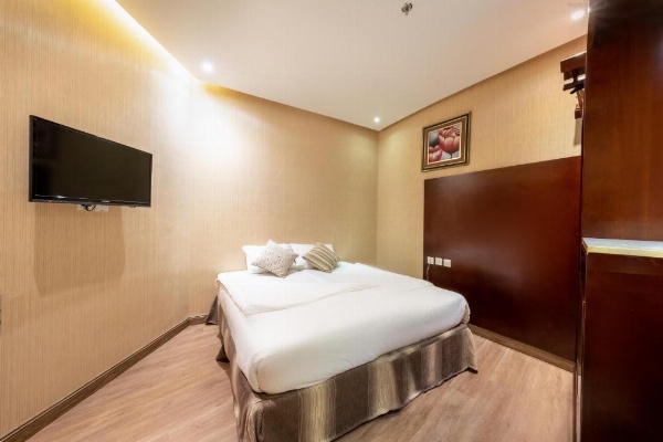 1 Land Premium Hotel image 8